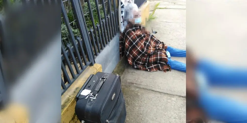 Abuelita de 88 años es abandonada en la calle por su propia hija.