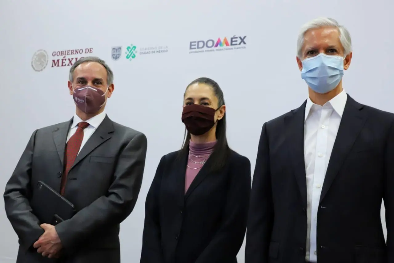 Hugo López-Gatell, Claudia Sheinbaum y Alfredo del Mazo anuncia el semáforo rojo. Foto: Gobierno de la Ciudad de México.