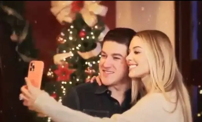 Samuel García y su esposa en spot navideño