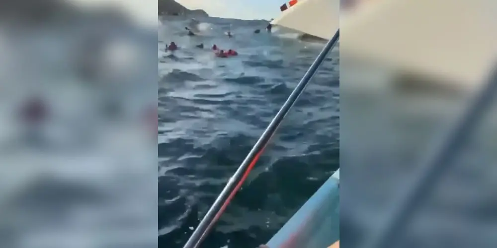 Barco con 60 personas se hunde en Puerto Vallarta. Foto: Especial (captura de pantalla).