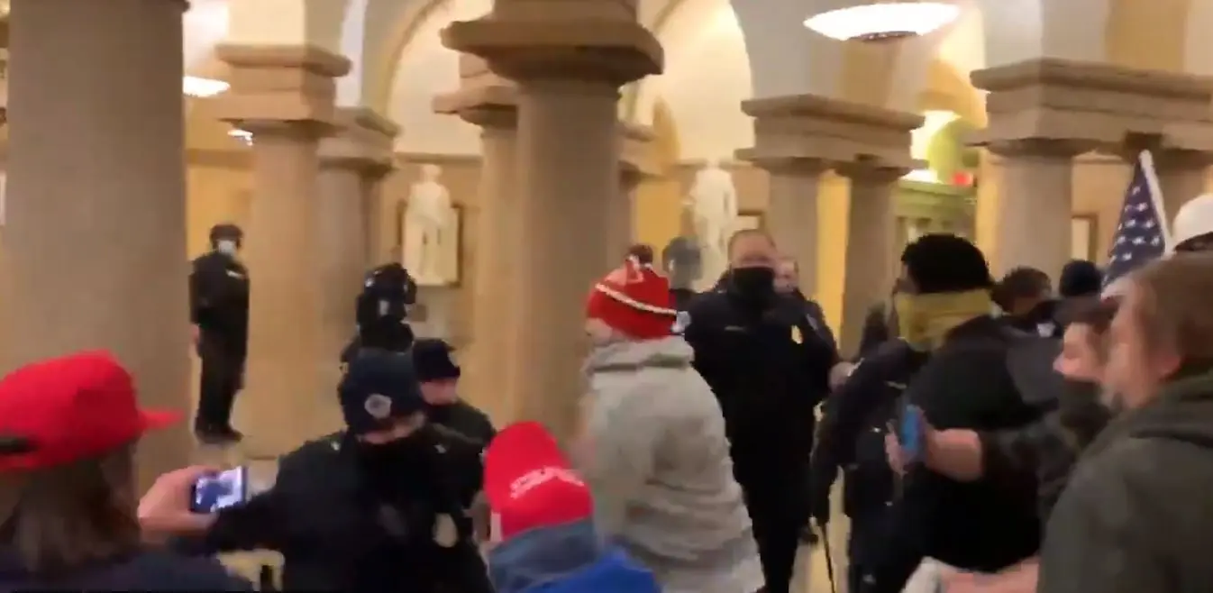 El QAnon participó en la protesta (Especial)