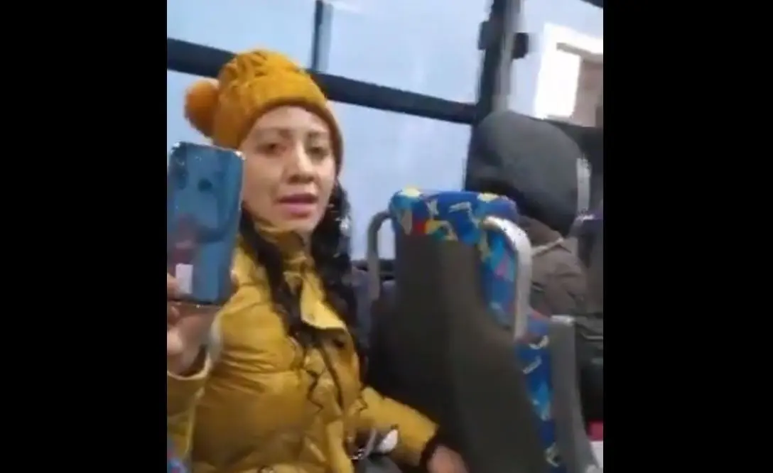 Trabajadora de la salud critica a mujer por no usar cubrebocas y la agrede. Foto: captura de pantalla.