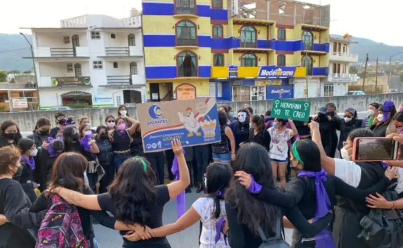 Fueron alrededor de 50 mujeres (@lalohdeza)