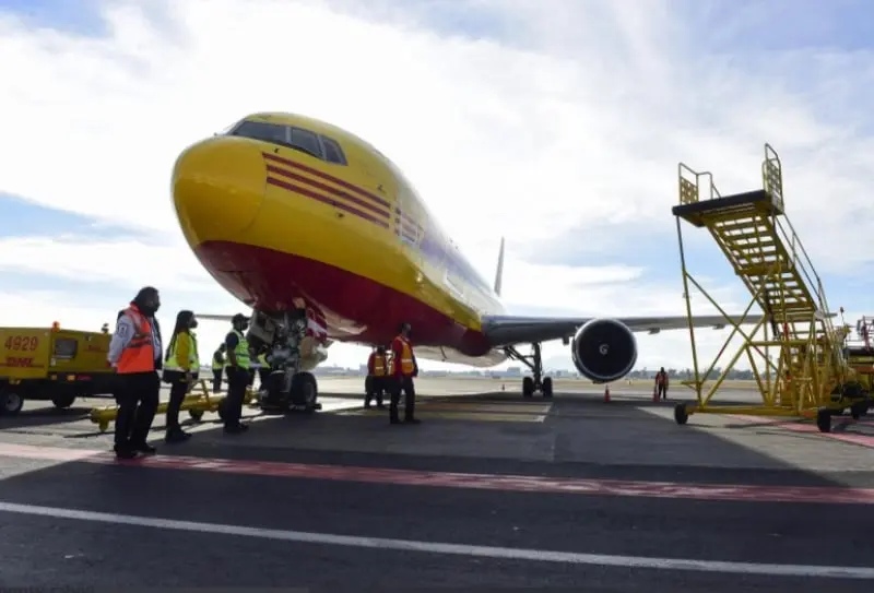 Llegaron 439 mil 725 dosis de la vacuna de Pfizer (@HLGatell)