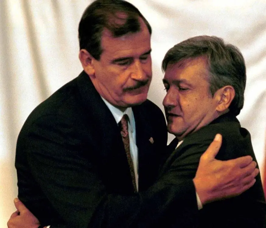 Vicente Fox felicita a AMLO en su toma de protesta como jefe de Gobierno del Distrito Federal. Foto: Pedro Mera (Cuartoscuro).
