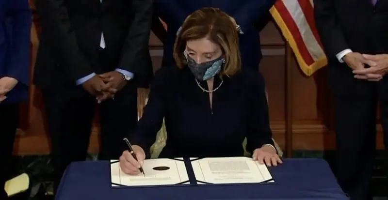 Nancy Pelosi firmó el impeachment (@SpeakerPelosi)