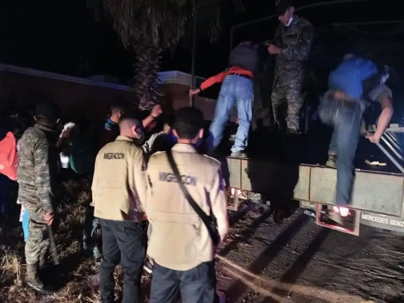 Guatemala deportó a 815 personas (@MigracionGuate)