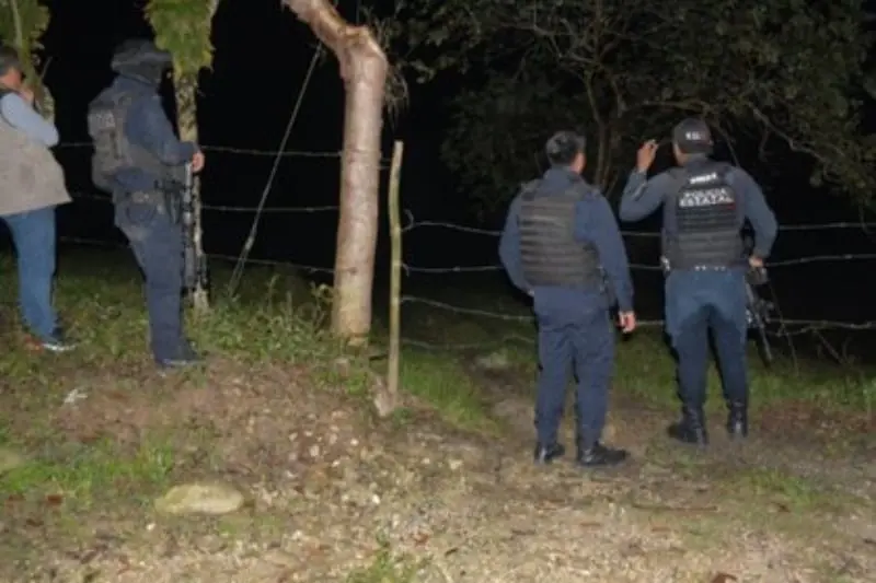 La zona es vigilada por la policía y el Ejército (@DIARIODE_XALAPA)