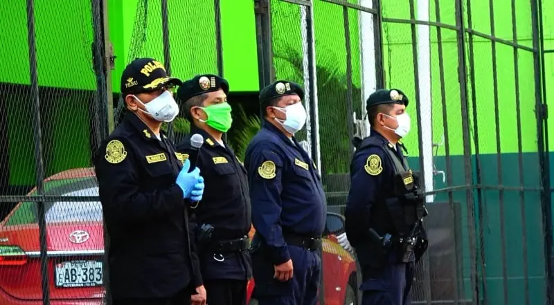 Aseguran que los policías atentaron contra la dignidad de Nicole (@PoliciaPeru)