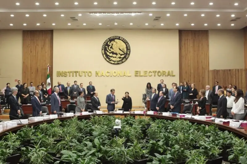 Los consejeros reciben un sueldo mayor al de AMLO (@lorenzocordovav)