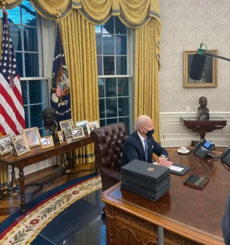 Joe Biden firmó varias órdenes ejecutivas (@WhiteHouse)