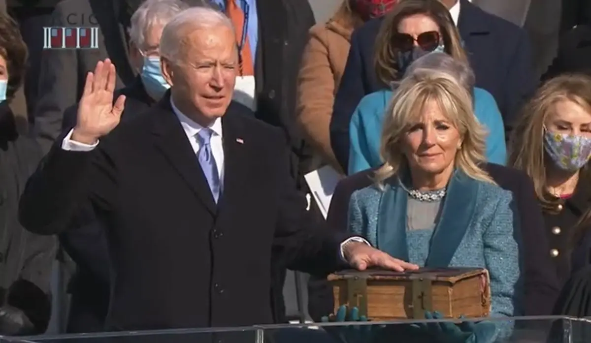 Joe Biden toma protesta como presidente de Estados Unidos. Foto: captura de pantalla.