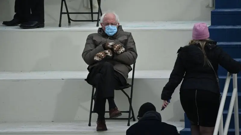La imagen de Bernie Sanders ha dado la vuelta al mundo (Especial)