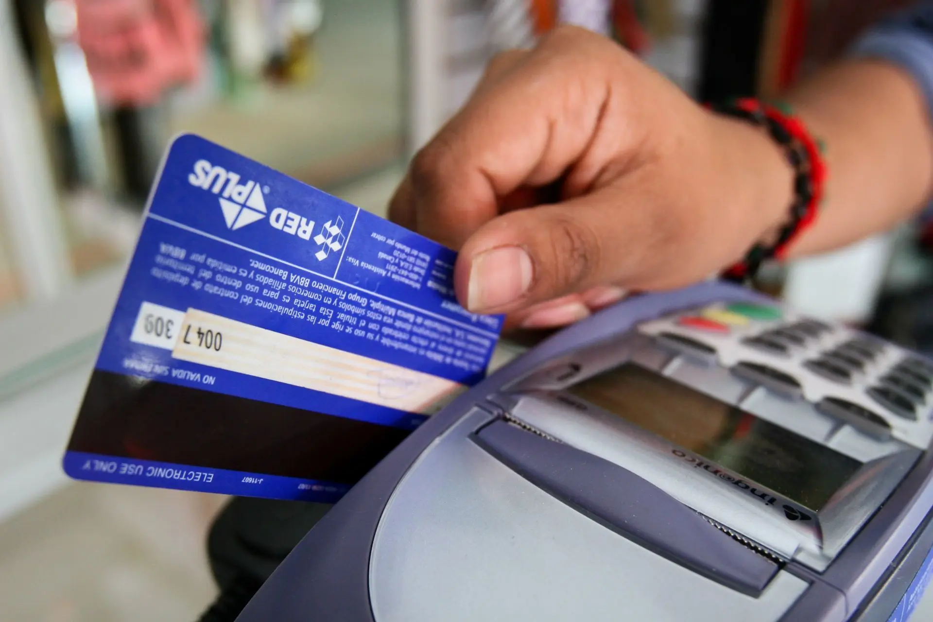 Alertan por venta de base de datos de BBVA, Santander e IMSS. Foto: Isaac Esquivel (Cuartoscuro)