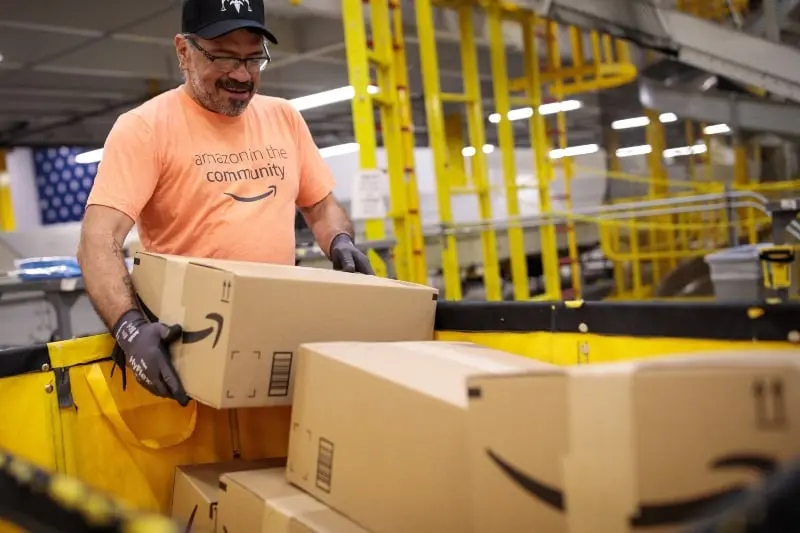 Amazon México permitirá el uso de vales de despensa para pagar. Foto: Cuartoscuro.