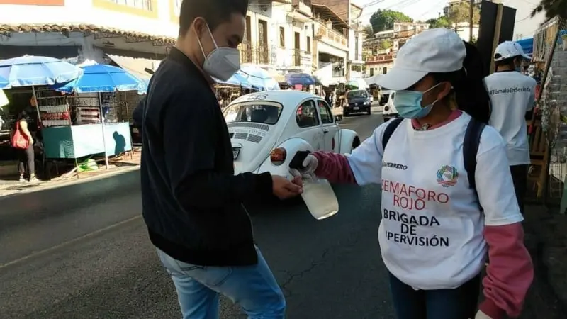 Las brigadas de sanitización (@HectorAstudillo)