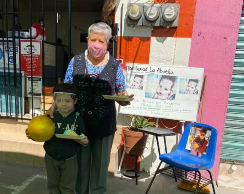 También ayudan a niños de escasos recursos (FB: Tortillerías La Abuela)