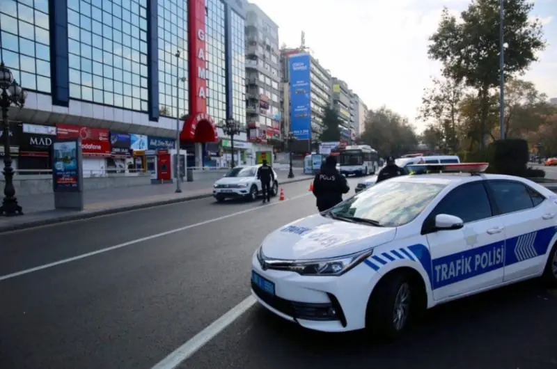 La policía cuida a Ibrahim (@EmniyetGM)
