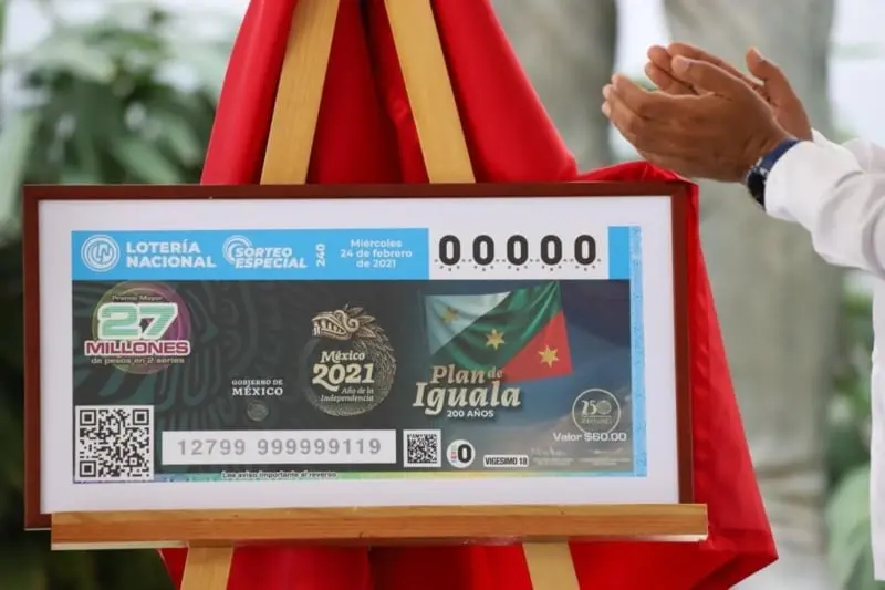 El billete lleva la bandera trigarante (@HectorAstudillo)