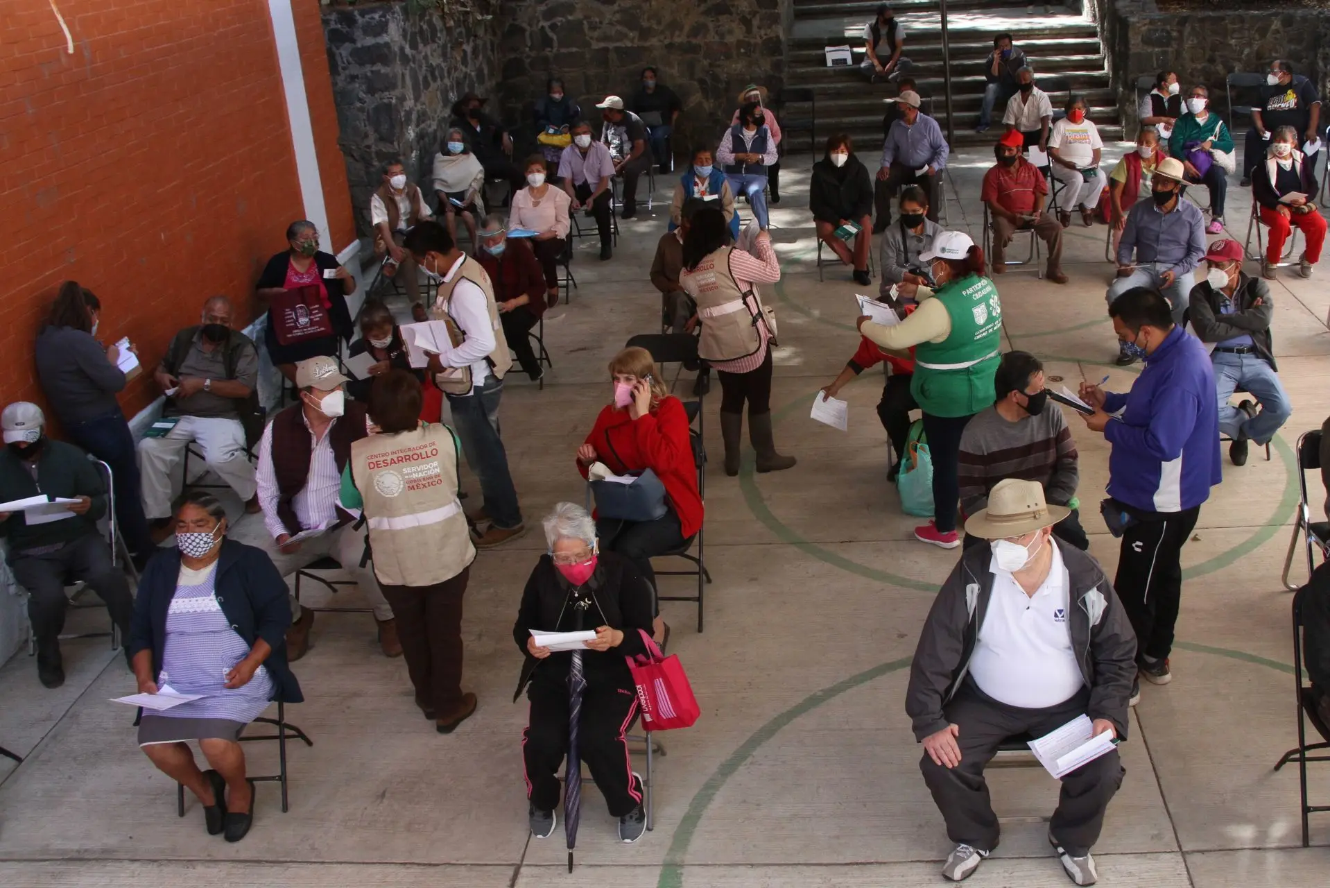 Aplicación de vacunas a adultos mayores en la Ciudad de México. Foto: Rogelio Morales (Cuartoscuro).