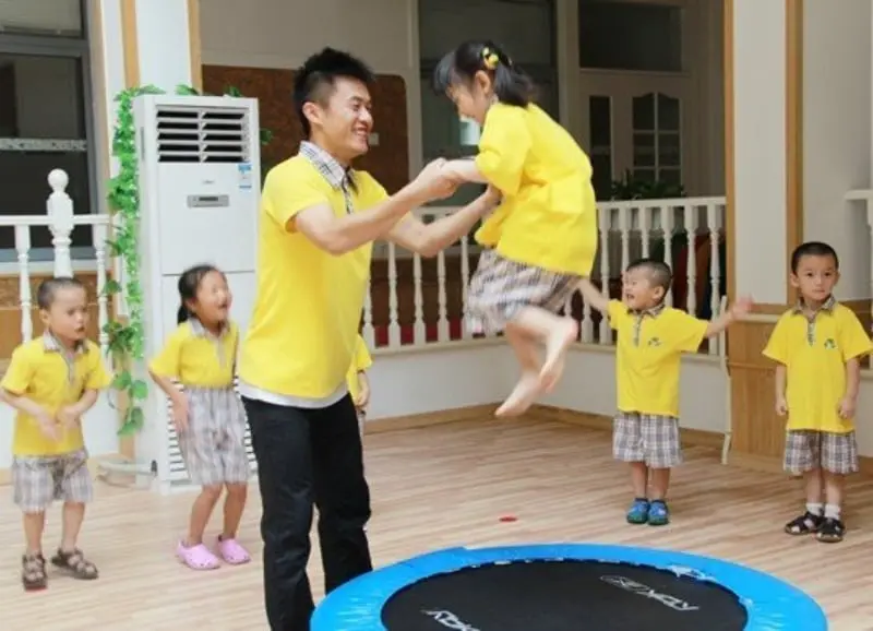 Los hombres deben ayudar con las labores domésticas (@womenofchina)