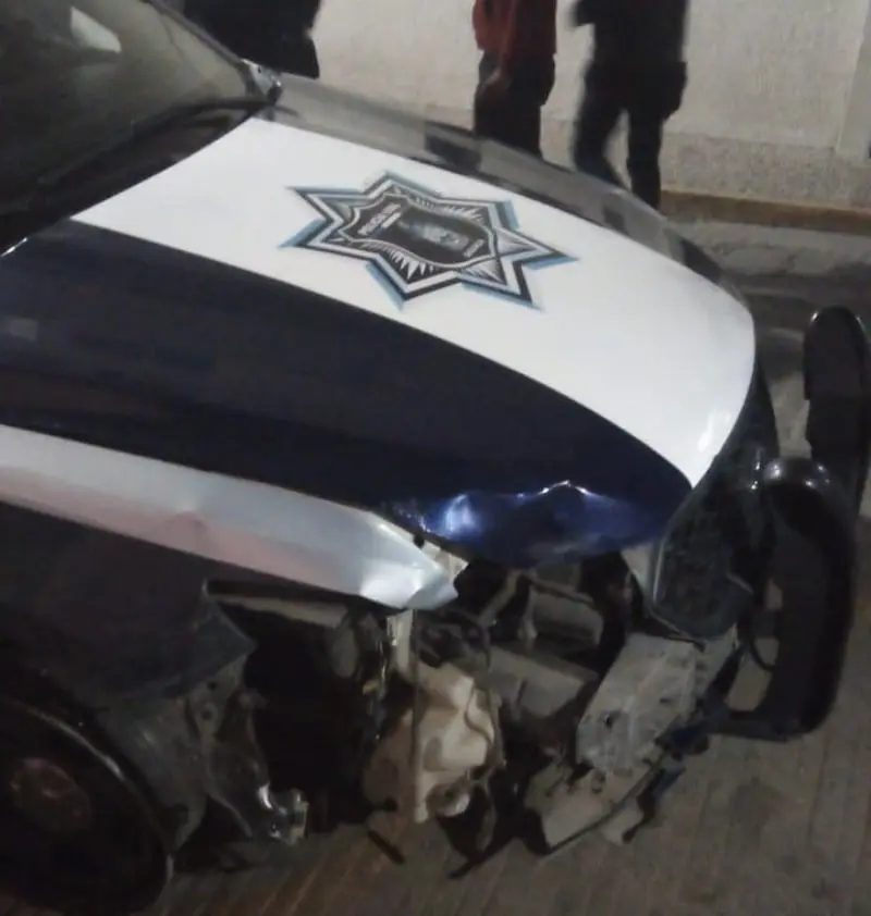 Así quedó la patrulla tras el impacto (@AllOaxaca)