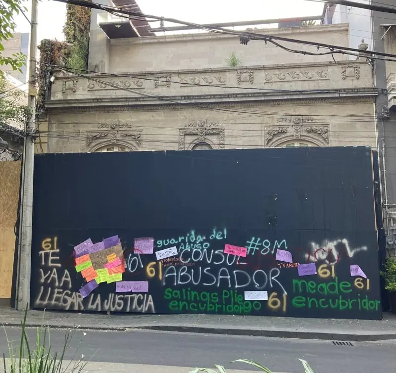 Así quedó el muro de la casa de Roemer (@JanaRaluy)
