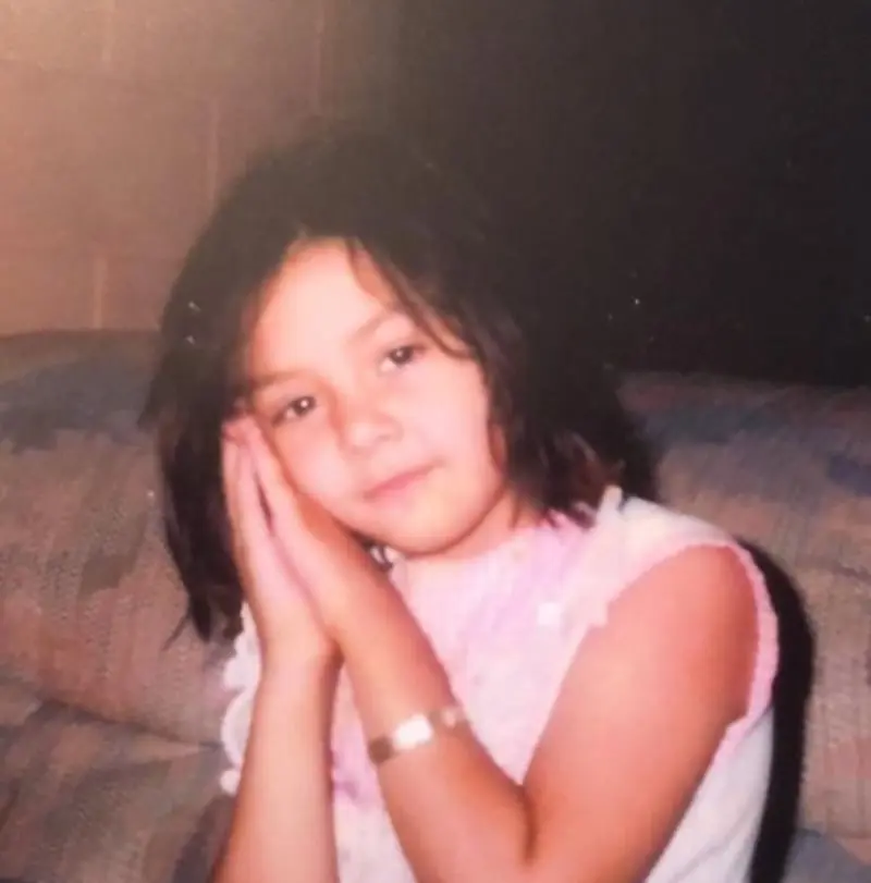 Yuridia a los cinco años (@yuritaflowers)