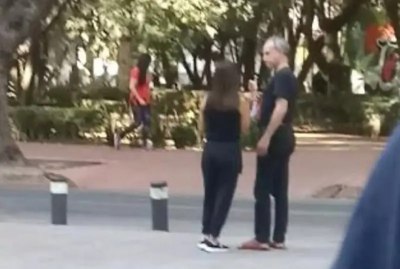 Una de las supuestas fotos del subsecretario en la Condesa (@drianaG03)