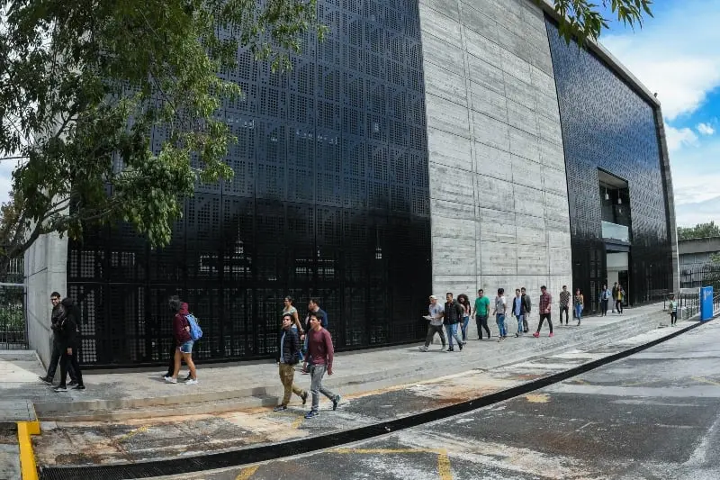 Impartía Derecho Corporativo en la UNAM (dgcs.unam)