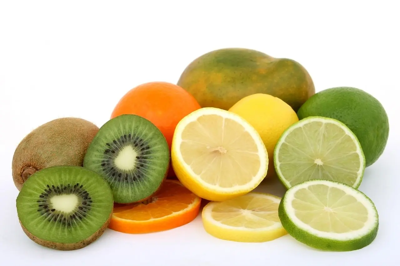un solo kiwi posee más del 110 por ciento de vitamina C