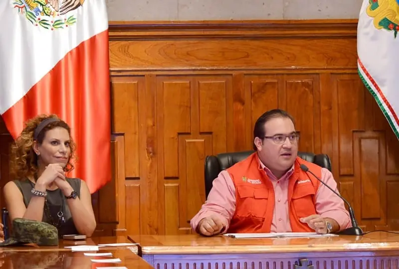 Junto a su esposa Karime Macías (FB: Javier Duarte)