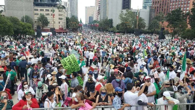 No hubo sana distancia entre los simpatizantes (@PadillaAlfaro4)