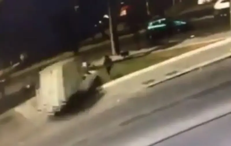 Los embistió a toda velocidad (@eduardo_galvan_)