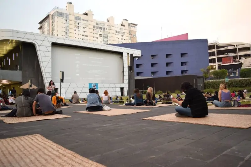 Todas las películas tendrán que ser subtituladas (@CinetecaMexico)
