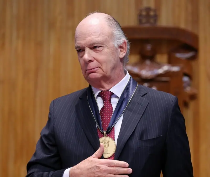 Krauze considera que AMLO vive en el pasado (@enriquekrauze)