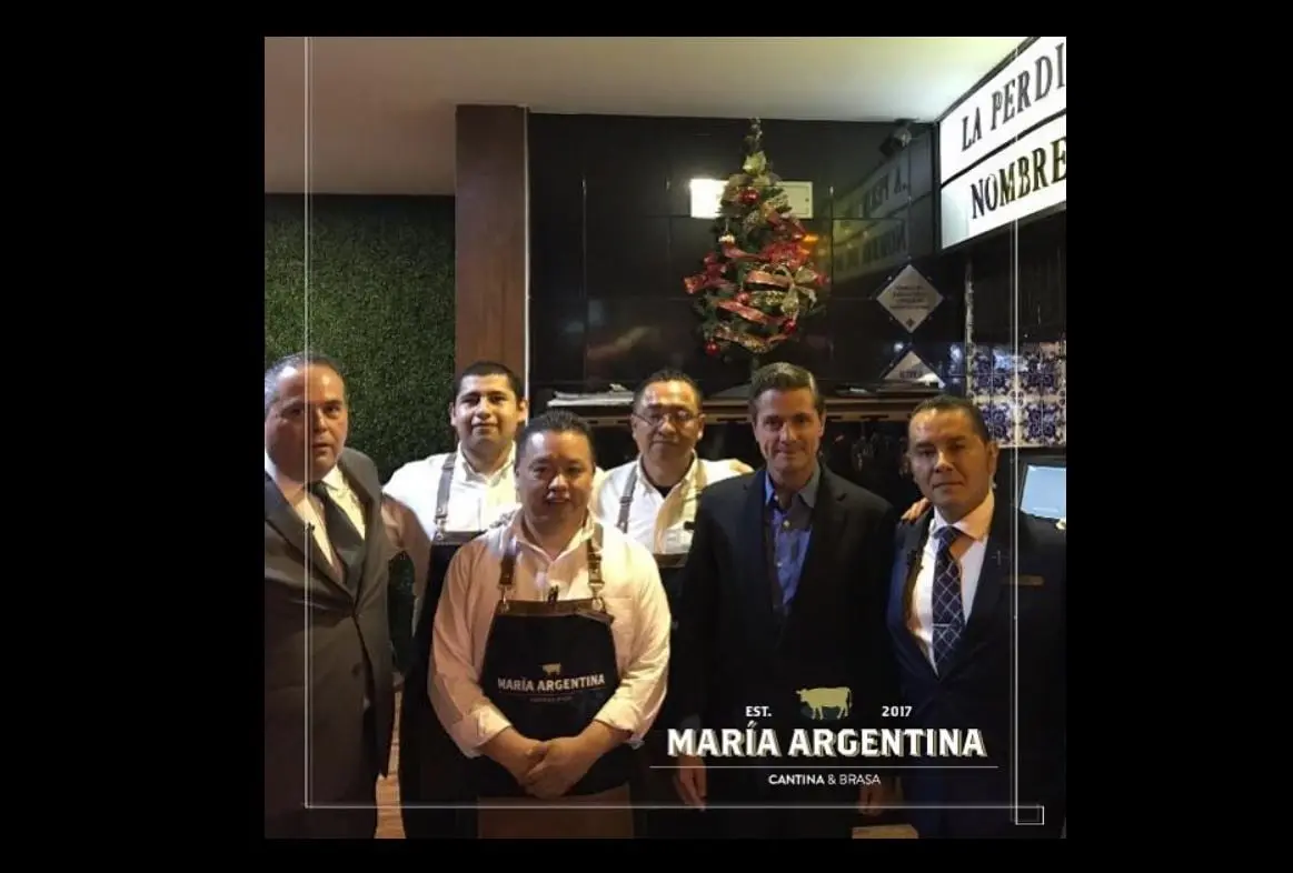 Peña Nieto aparece en un restaurante del Estado de México. Foto: Facebook.