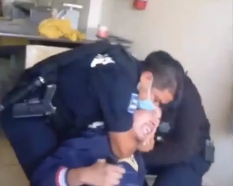 Este tipo de actos policiacos son un delito (@RodrigoMedeles)