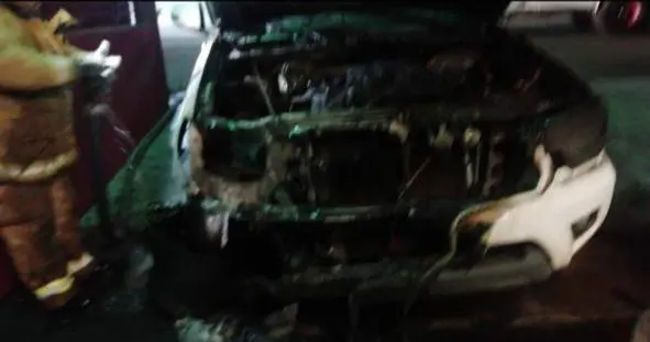Camioneta incendiada / FOTO: Zeta Tijuana