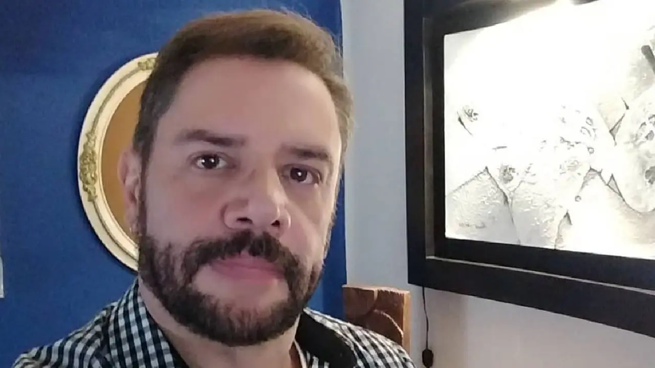Por pandemia, actor de Televisa se convierte en repartidor de tamales. Foto: Instagram (hectorparrag).