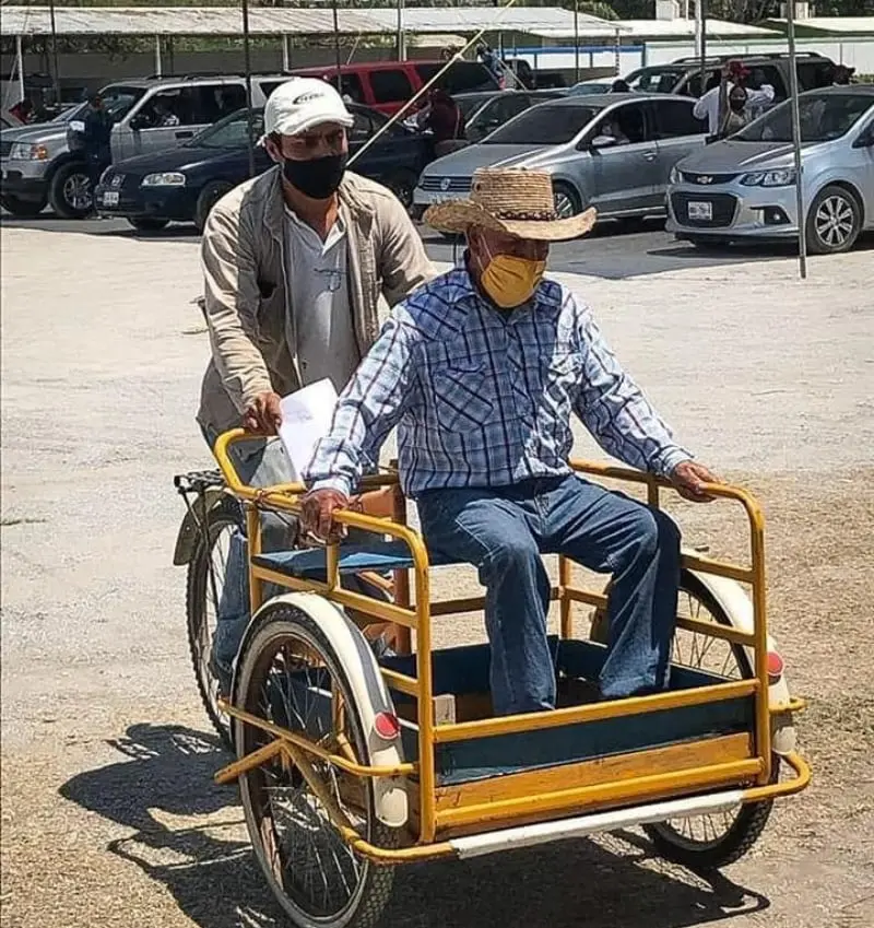 A falta de coche, imaginación y mucho cariño (FB: José Ramón Gómez Leal JR)