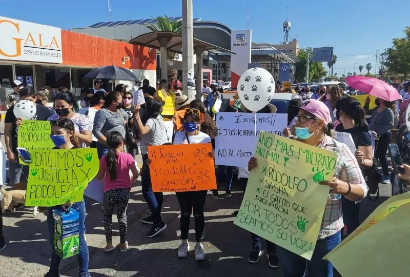 Decenas se movilizaron para exigir justicia (@pato_dlur)