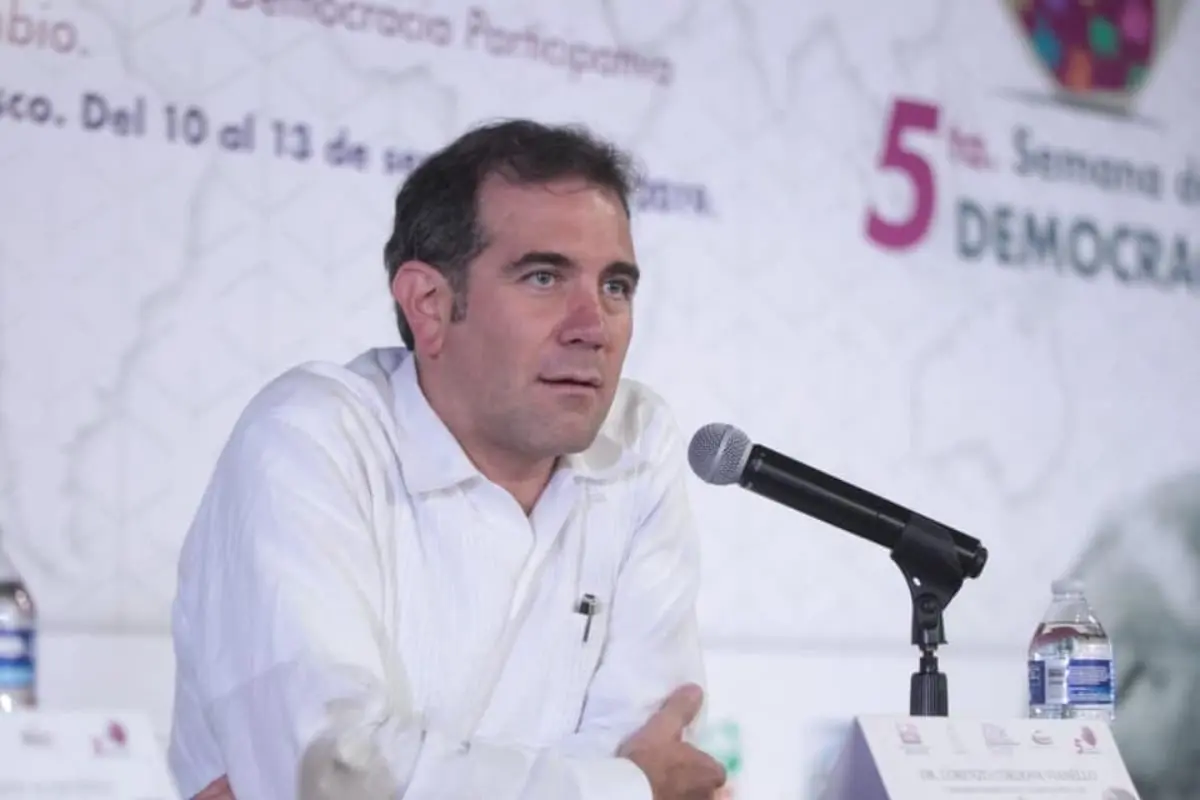 El INE sancionará a otras dos precandidatas (FB: Lorenzo Córdova Vianello)
