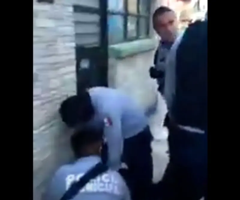 Una mujer también fue agredida por los uniformados (Especial)
