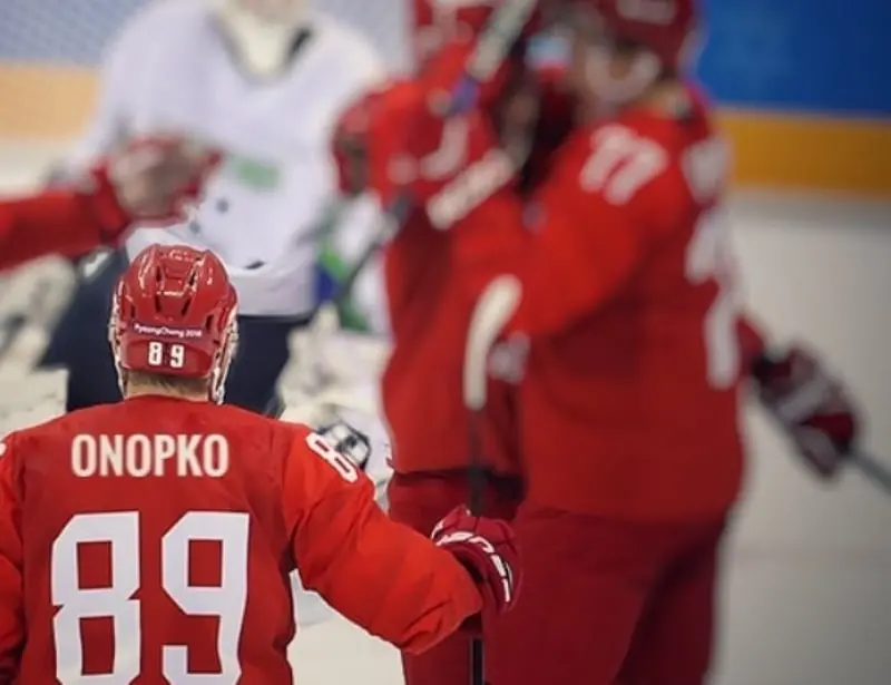 Es aficionado al hockey sobre hielo (@onokonda)