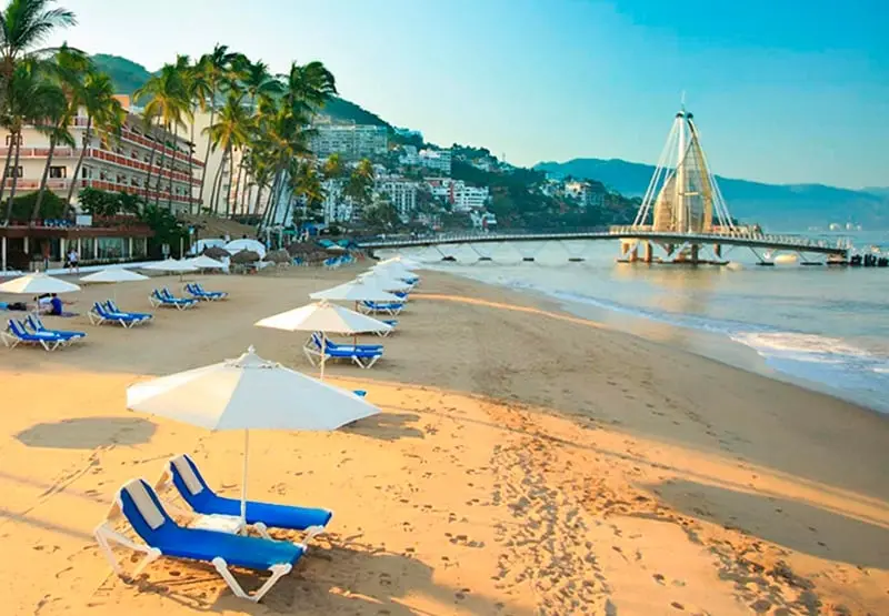La playa Los Muertos es una de las más concurridas (Especial)