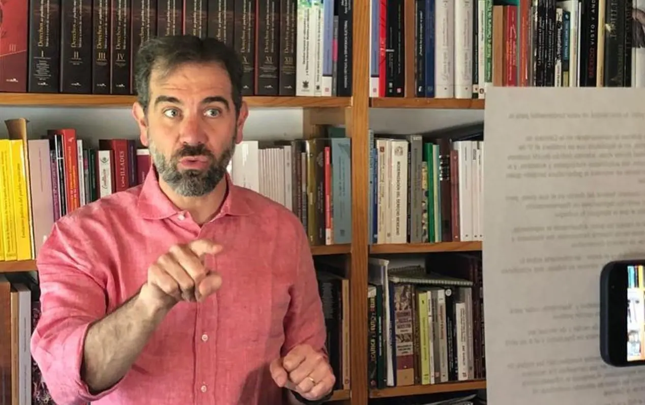 Lorenzo Córdova, en contra de las tarjetas que se reparten en campaña. Foto: Facebook (Lorenzo Córdova).