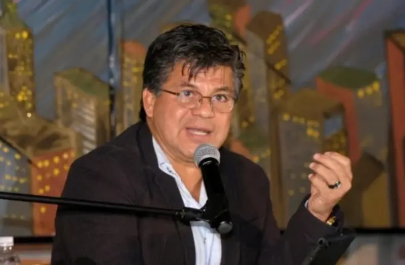 Acusa a Andrés Puentes por ser un