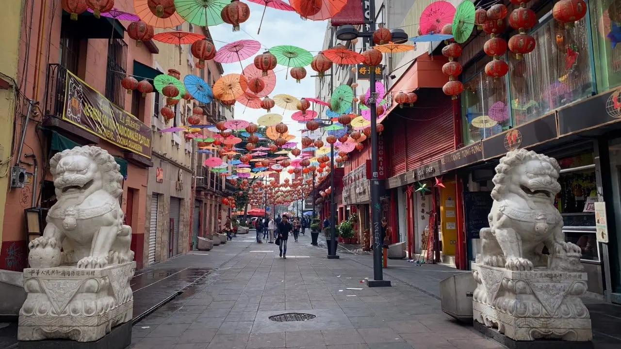 950 mil pesos al mes o queman sus locales, extorsionan en la Unión Tepito a chinos. Foto: especial.