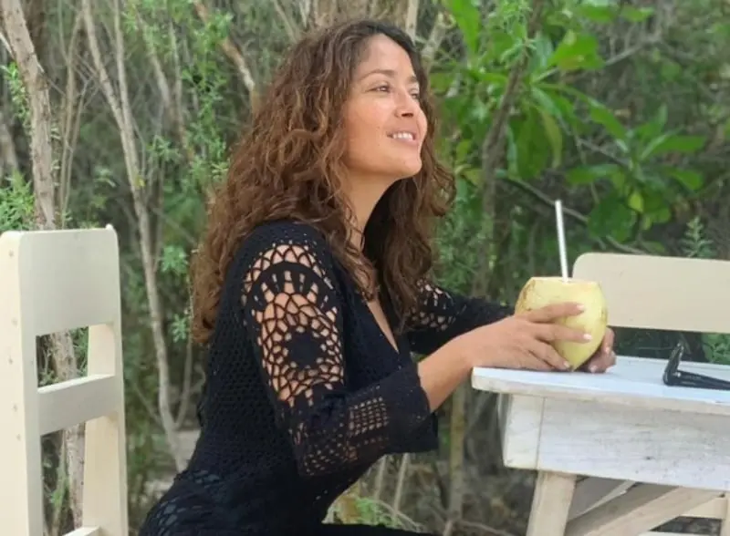 Salma Hayek ya se encuentra libre del virus (@salmahayek)
